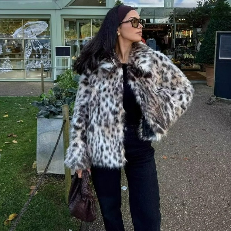 Europe Beautiful Women's Cloth - Winter Clothing Europe 评论和价格
